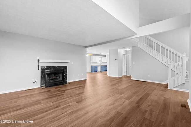 Building Photo - 11001 Bay Run Dr