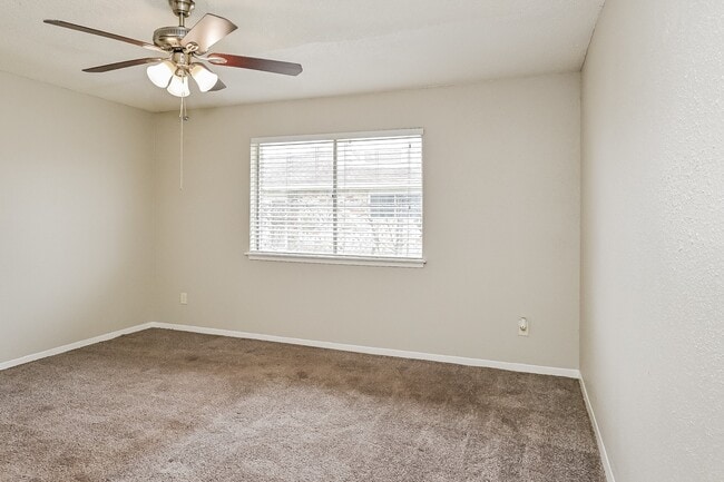 Building Photo - 4927 Kilkenny Dr