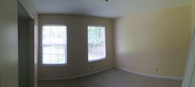 Building Photo - Charming 2 BR Home!