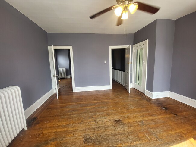 Building Photo - 5044 N Sydenham St