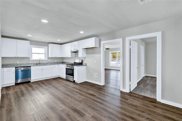 Building Photo - 907 NW Main