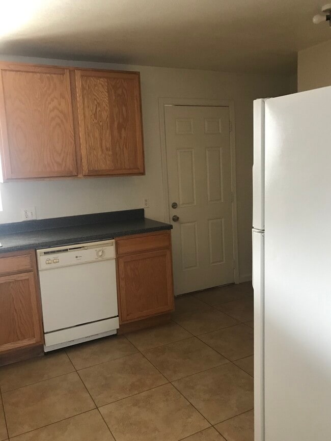 Building Photo - 2503 N Euclid Ave