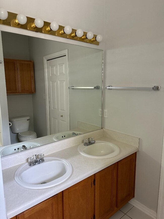 Building Photo - 2061 Laurel Oak Ct