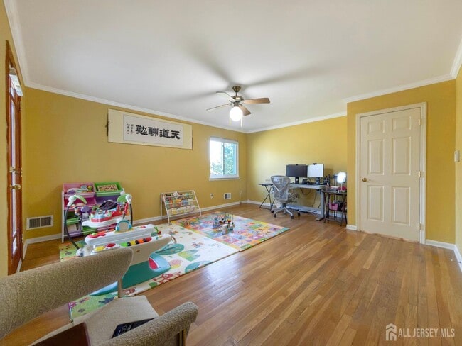 Building Photo - 592 Cabot Hill Rd