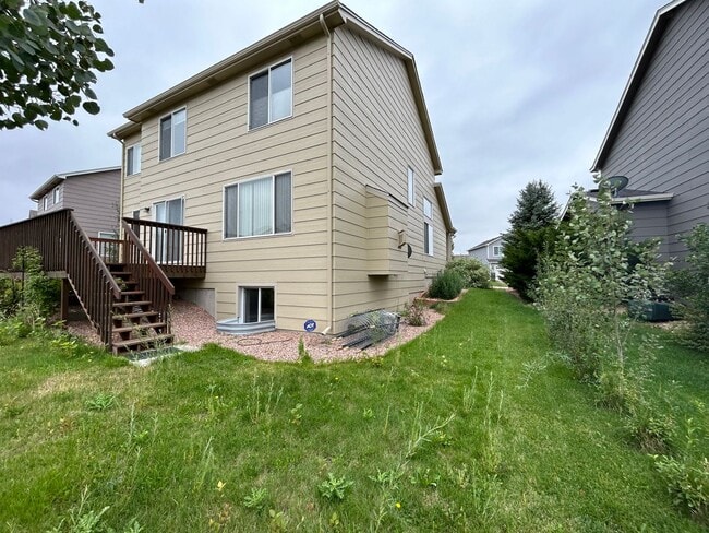 Building Photo - 4 Bed 3.5 Bath