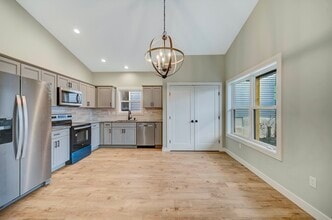 Building Photo - 525 Harrison Ave