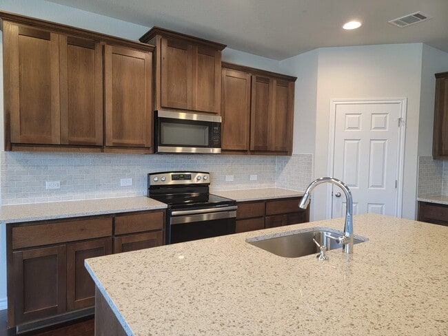 Building Photo - 208 Magna Ln