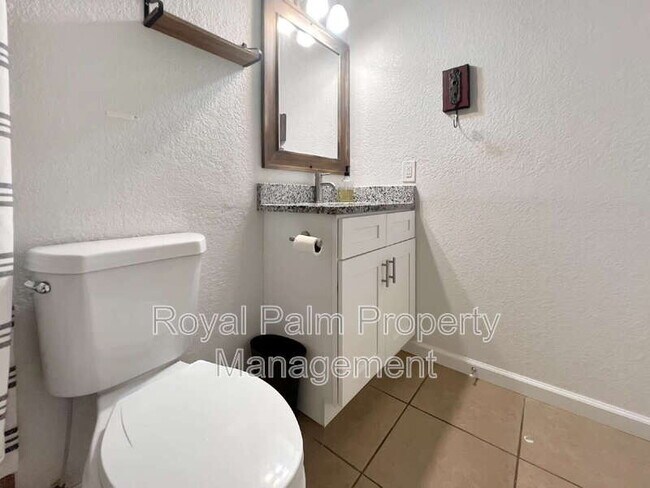 Building Photo - 11594 1st Ave