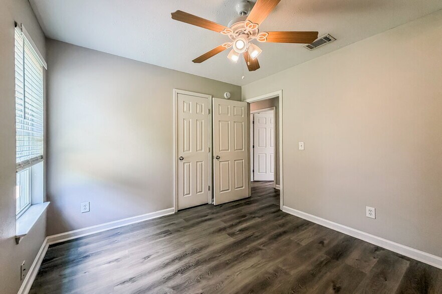 Building Photo - 1202 Elisha Ct