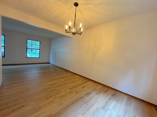 Building Photo - 564 Glenside Ln