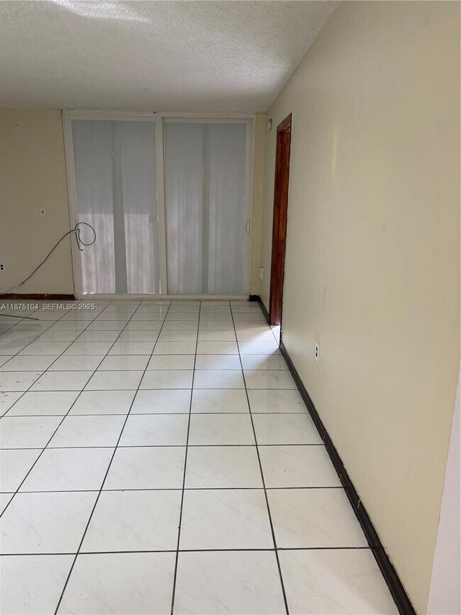 Building Photo - 10090 NW 80th Ct