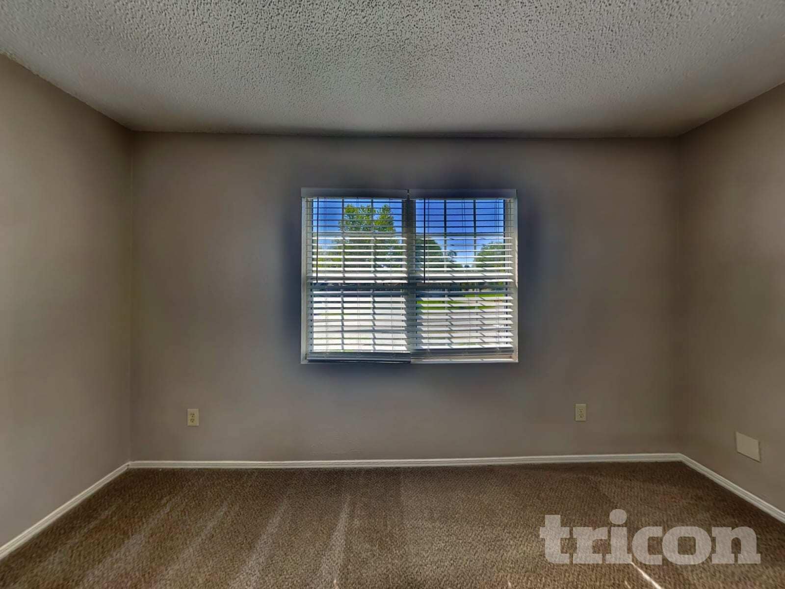 Building Photo - 12739 Serenade Cir N