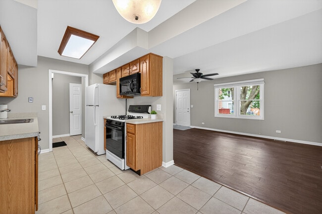 Building Photo - 212 Amherst Ct