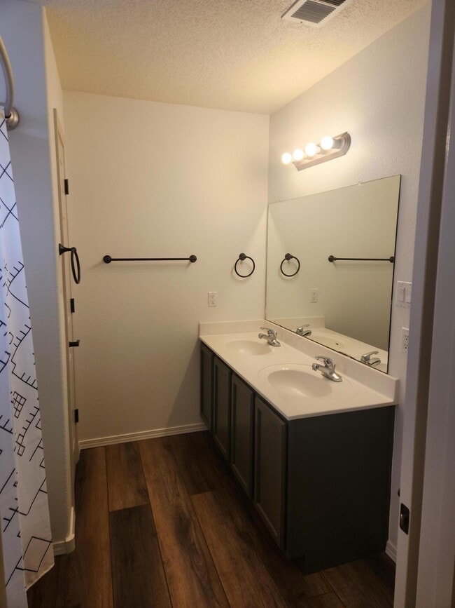 Building Photo - 1943 Busher St SE