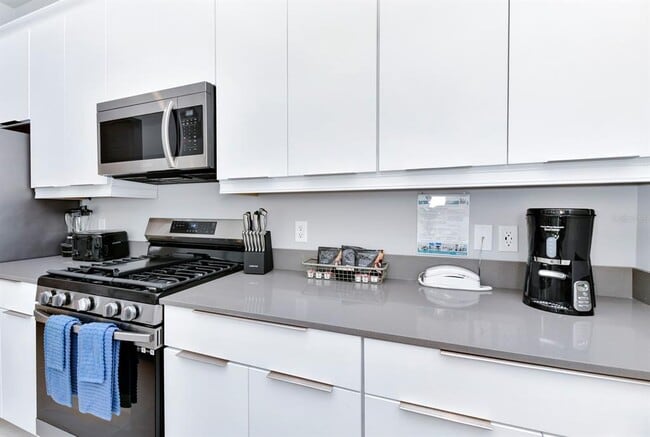 Building Photo - 7770 Sandy Ridge Dr