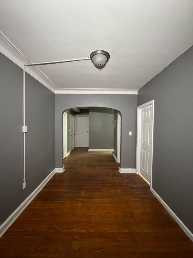 Building Photo - 22 Van Velsor Pl