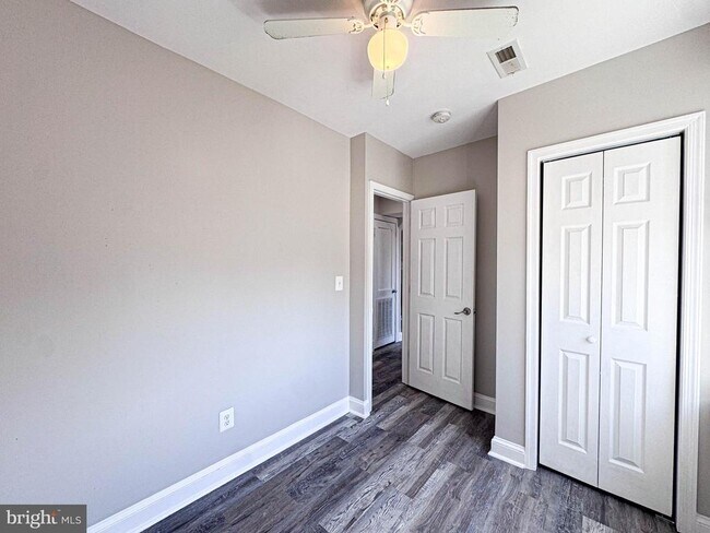 Building Photo - 4630 Hillside Rd SE