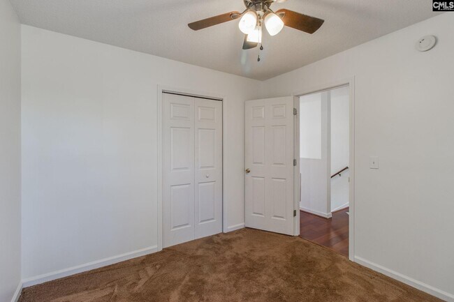 Building Photo - 19 Caddis Creek Ct