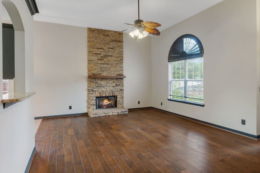 Building Photo - 1107 Saddle Creek Dr