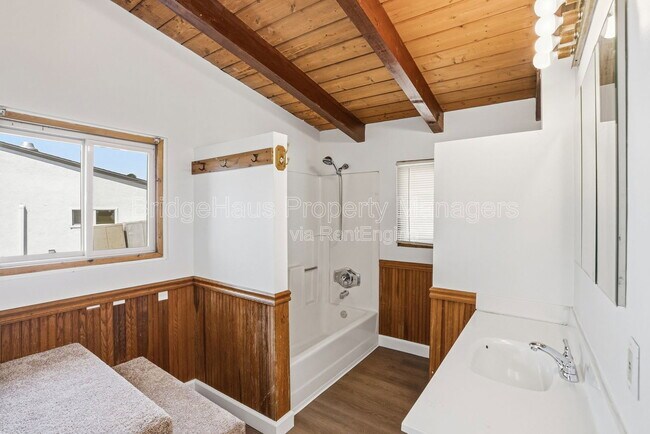 Building Photo - 7562 Zemco Dr