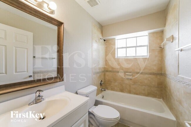 Building Photo - 341 NE 34th Ct