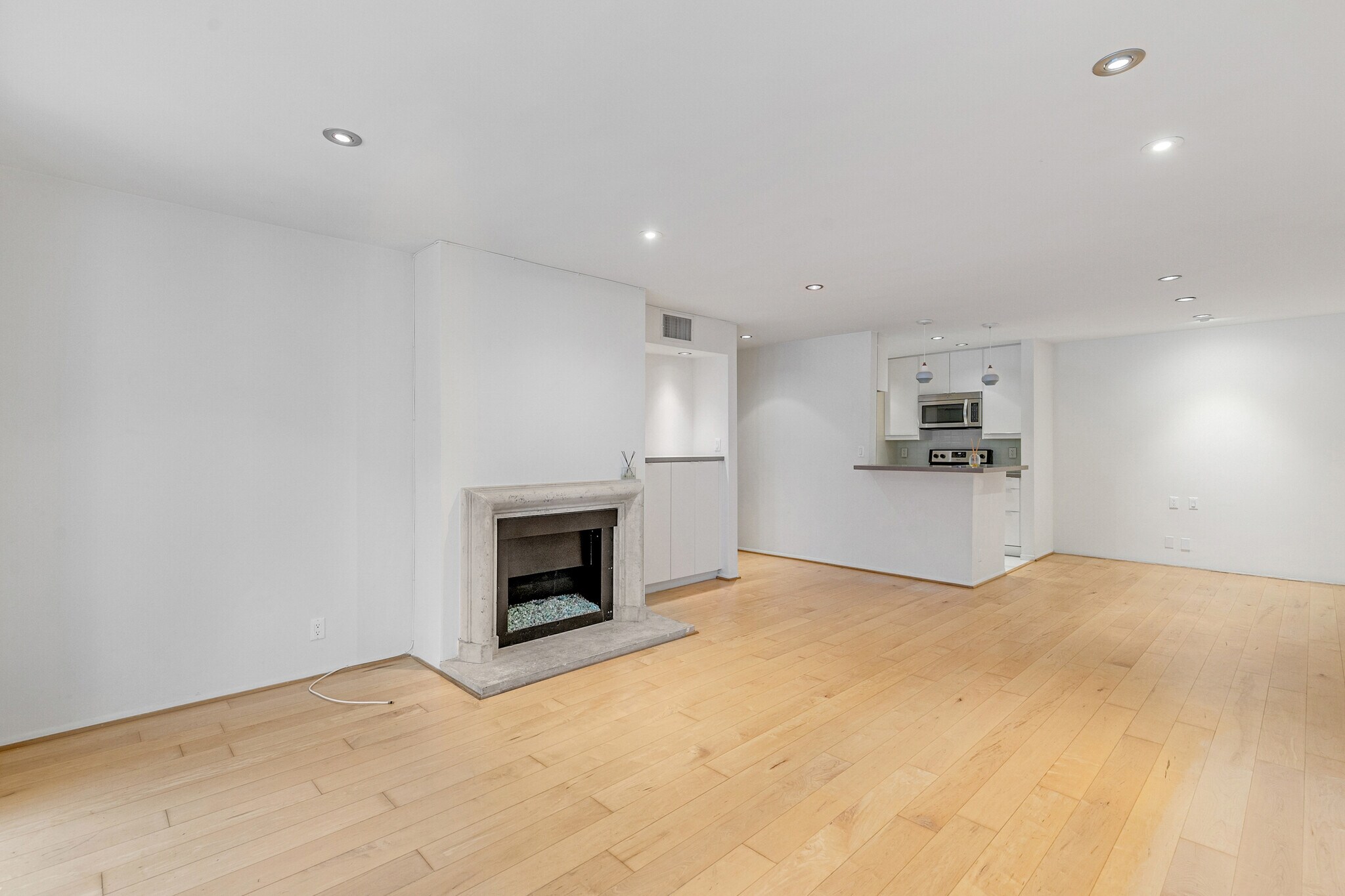 Building Photo - 8535 N West Knoll Dr