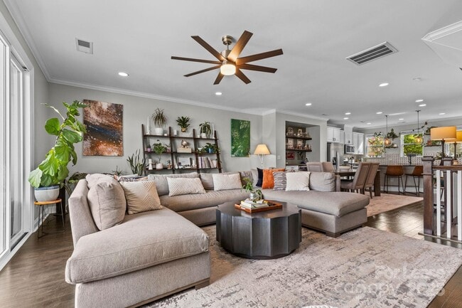 Building Photo - 2613 Statesville Ave