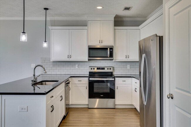 Building Photo - 445 Longmeadow Dr