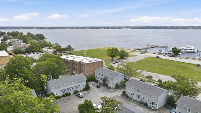 Building Photo - 328 River Walk Dr