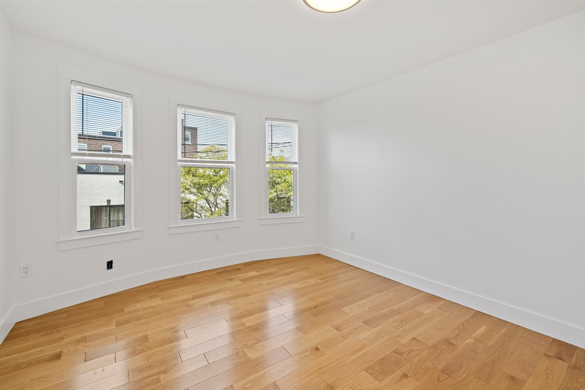 Building Photo - 386 Columbia St