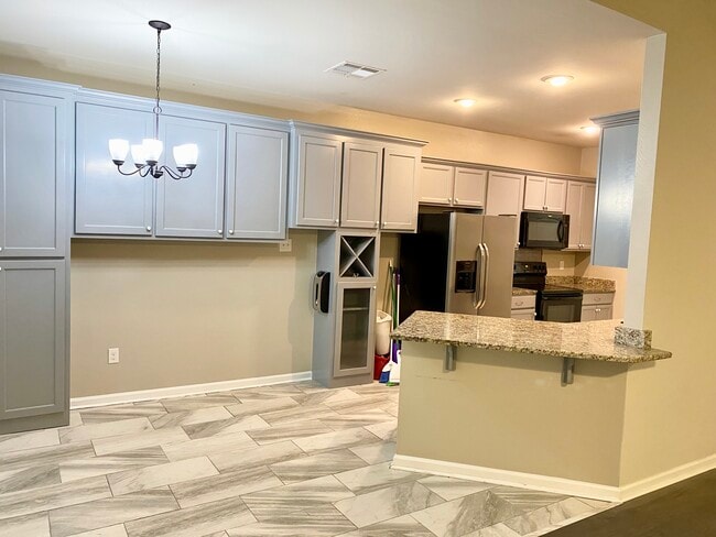 Building Photo - 503 Elwick Dr