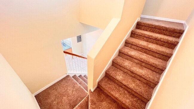 Building Photo - Available May 13th! Gorgeous 2/2 Town Home...