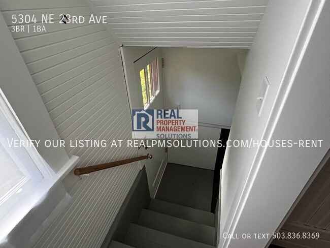 Building Photo - 5304 NE 23rd Ave