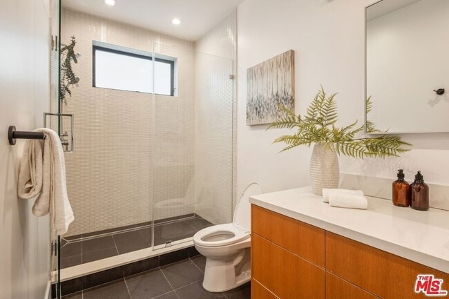 Building Photo - 722 Marine St