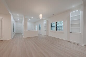 Building Photo - 2702 Delano St