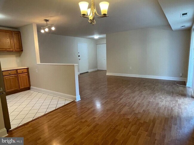 Building Photo - 6139 Leesburg Pike