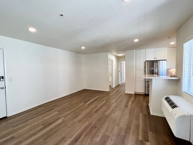 Building Photo - Upgraded 2 Bedroom 2 Bath Condo with Lots ...