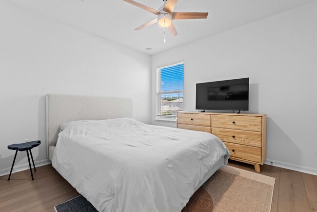 Building Photo - Waterfront Living in Wildlight! 4 bed - 3 bath