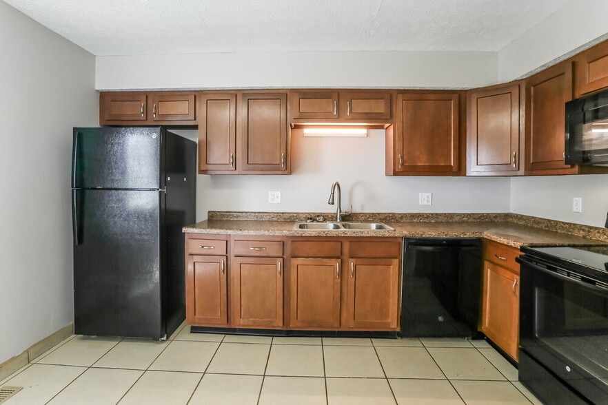 Building Photo - 6615 Cedar Ct