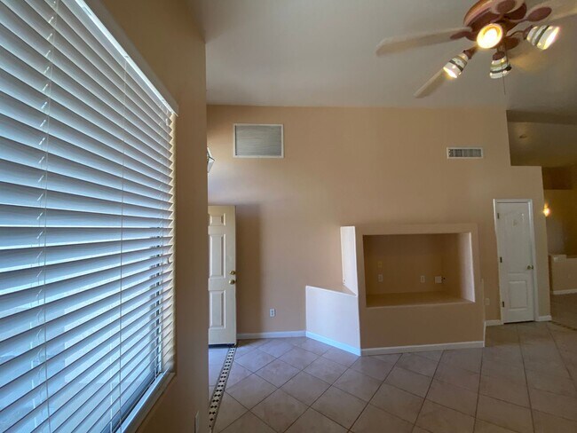 Building Photo - 7716 S Lions Spring Way