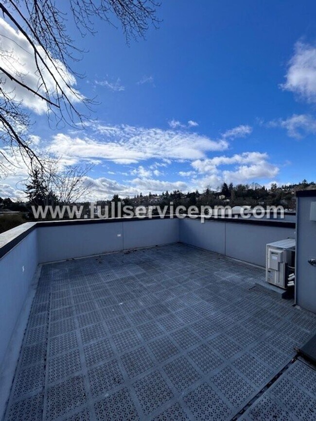 Building Photo - Contemporary 3 BD Mt. Baker Townhome! Location!!