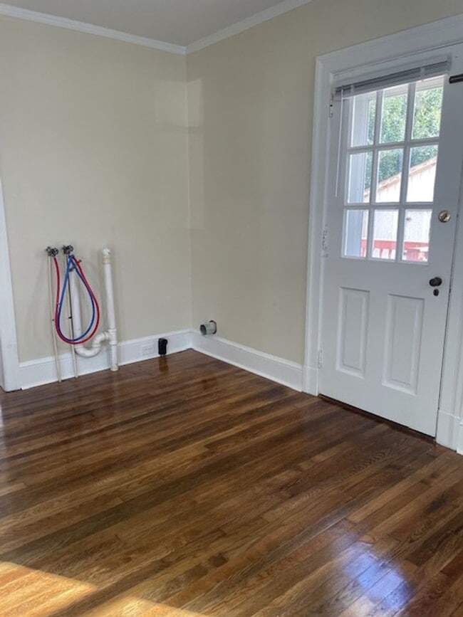Building Photo - 423 Avondale Dr