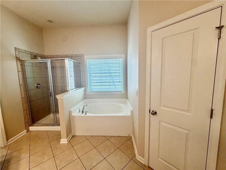 Building Photo - 4615 Woodbine Way