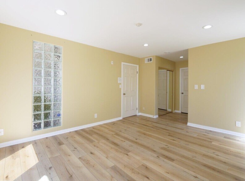 Building Photo - 515 N Gertruda Ave