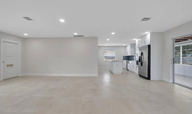 Building Photo - 219 SE 13th St