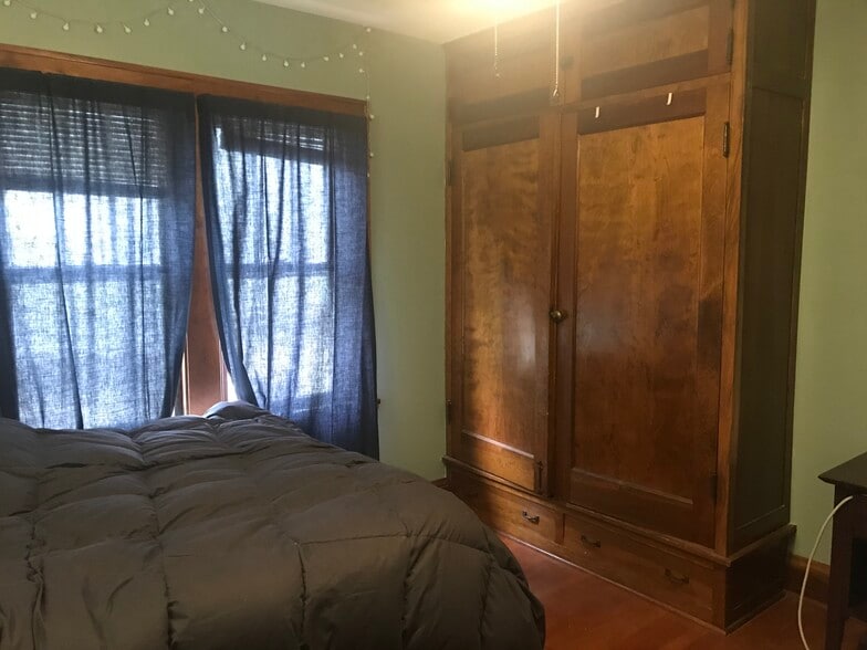 Bedroom #1 with built-in closet - 336 N 70th St