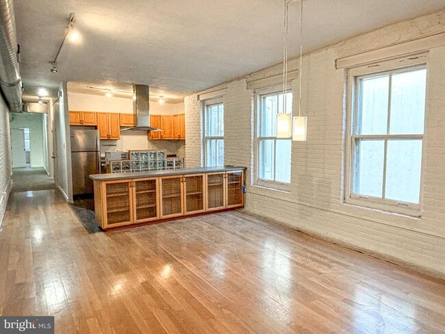 Building Photo - 212 Race St