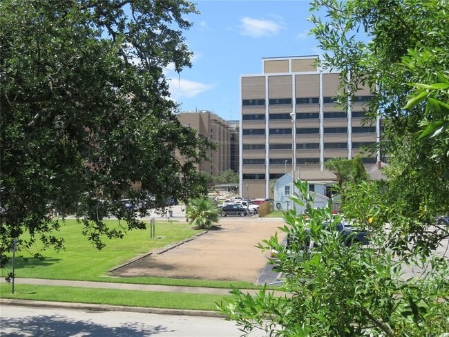 Building Photo - 717 Church St