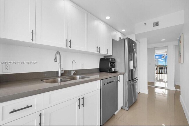 Building Photo - 1000 W Island Blvd