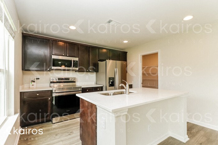 Building Photo - 22 Red Oak Dr.